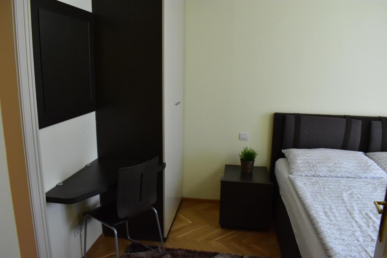 Apartment Vikroria - Halkova 5 Prague Ngoại thất bức ảnh