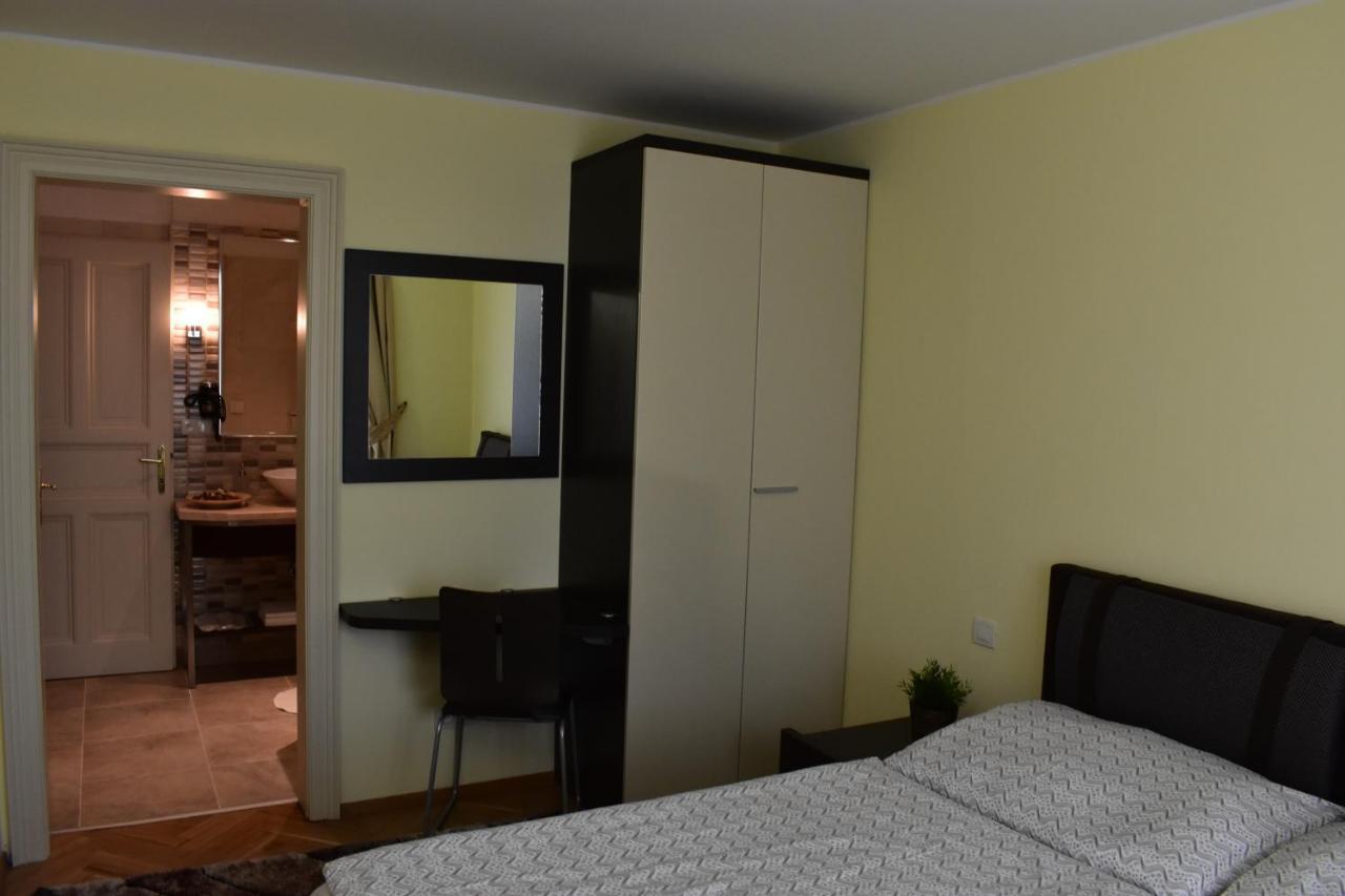 Apartment Vikroria - Halkova 5 Prague Ngoại thất bức ảnh
