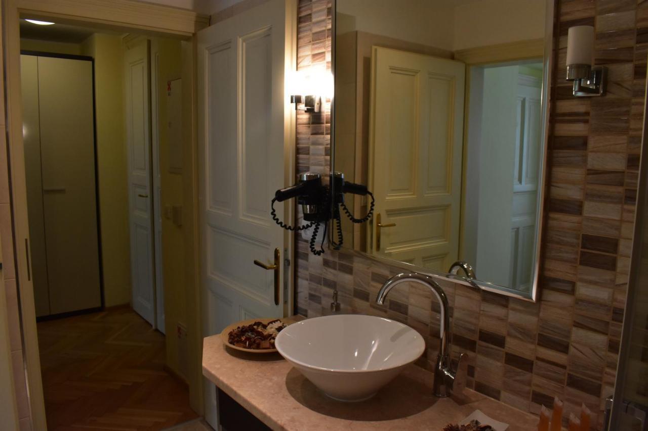 Apartment Vikroria - Halkova 5 Prague Ngoại thất bức ảnh