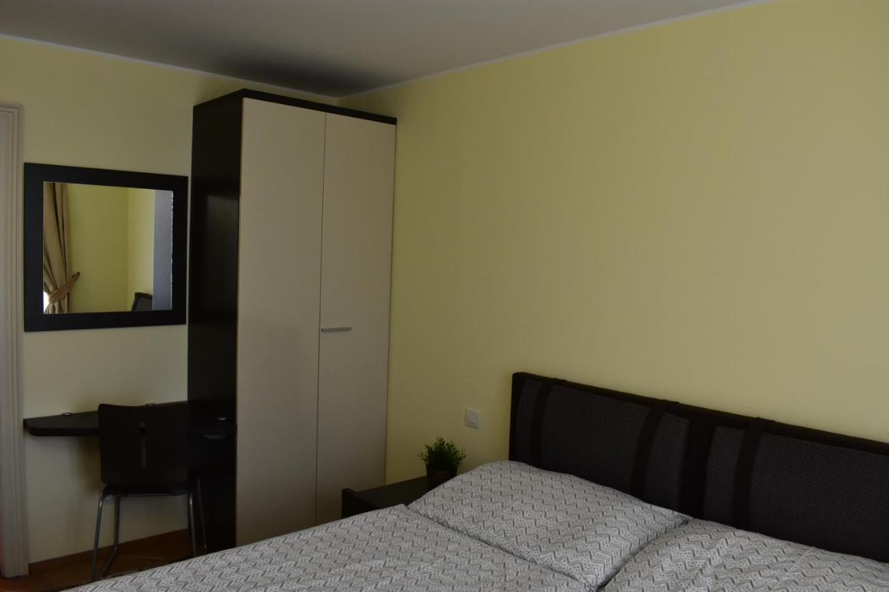 Apartment Vikroria - Halkova 5 Prague Ngoại thất bức ảnh