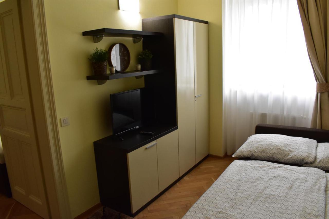 Apartment Vikroria - Halkova 5 Prague Ngoại thất bức ảnh
