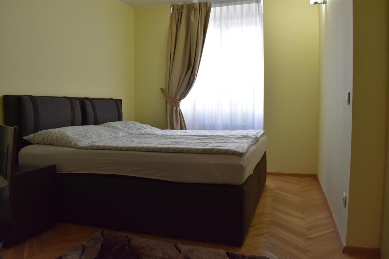 Apartment Vikroria - Halkova 5 Prague Ngoại thất bức ảnh